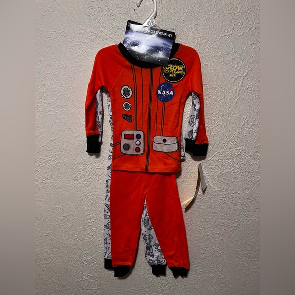 2T NASA Pajama 4 pc set (2 pr) glow in dark rocket space astronaut sleepwear NEW - Picture 2 of 7